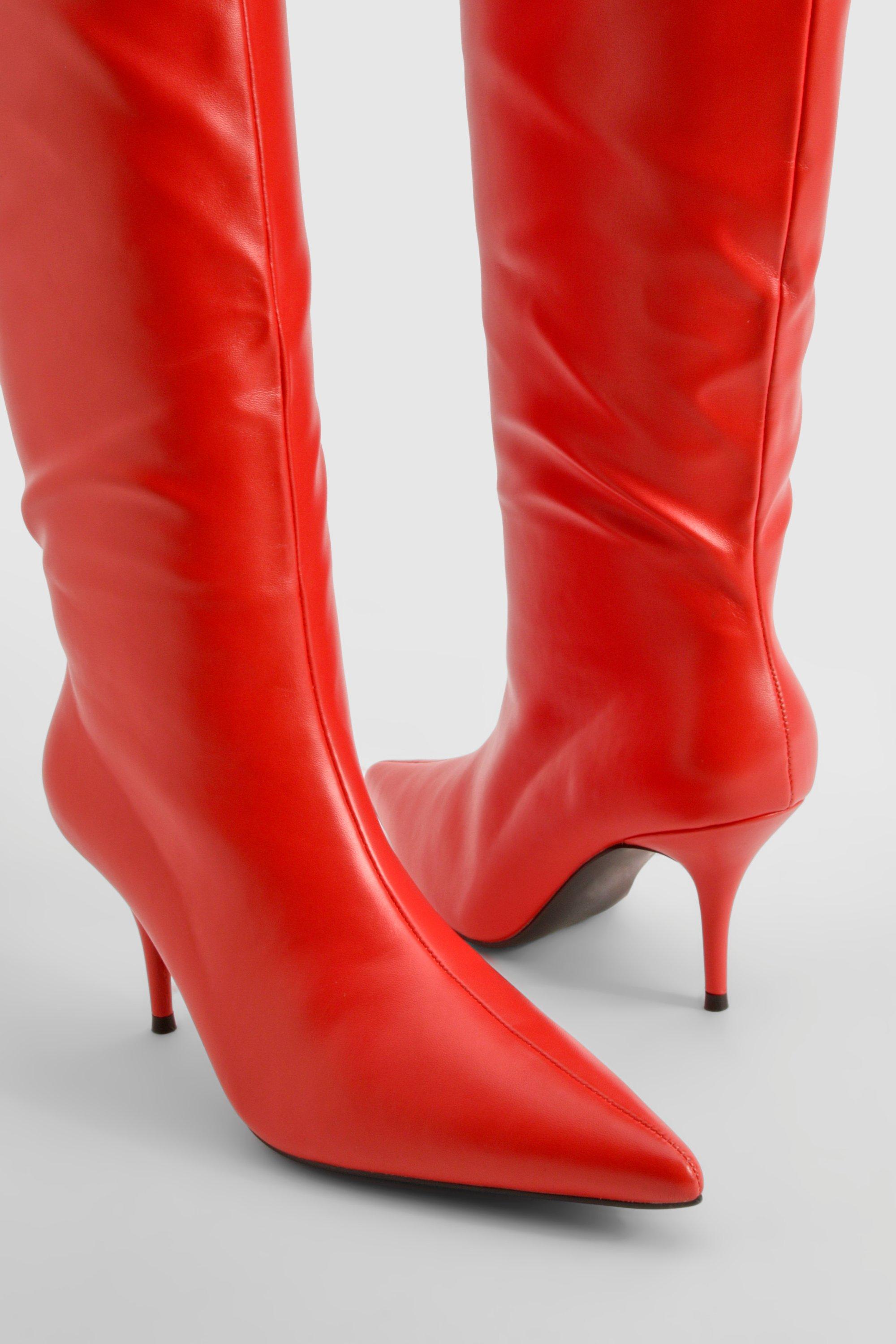 Low oilcan heel red boots