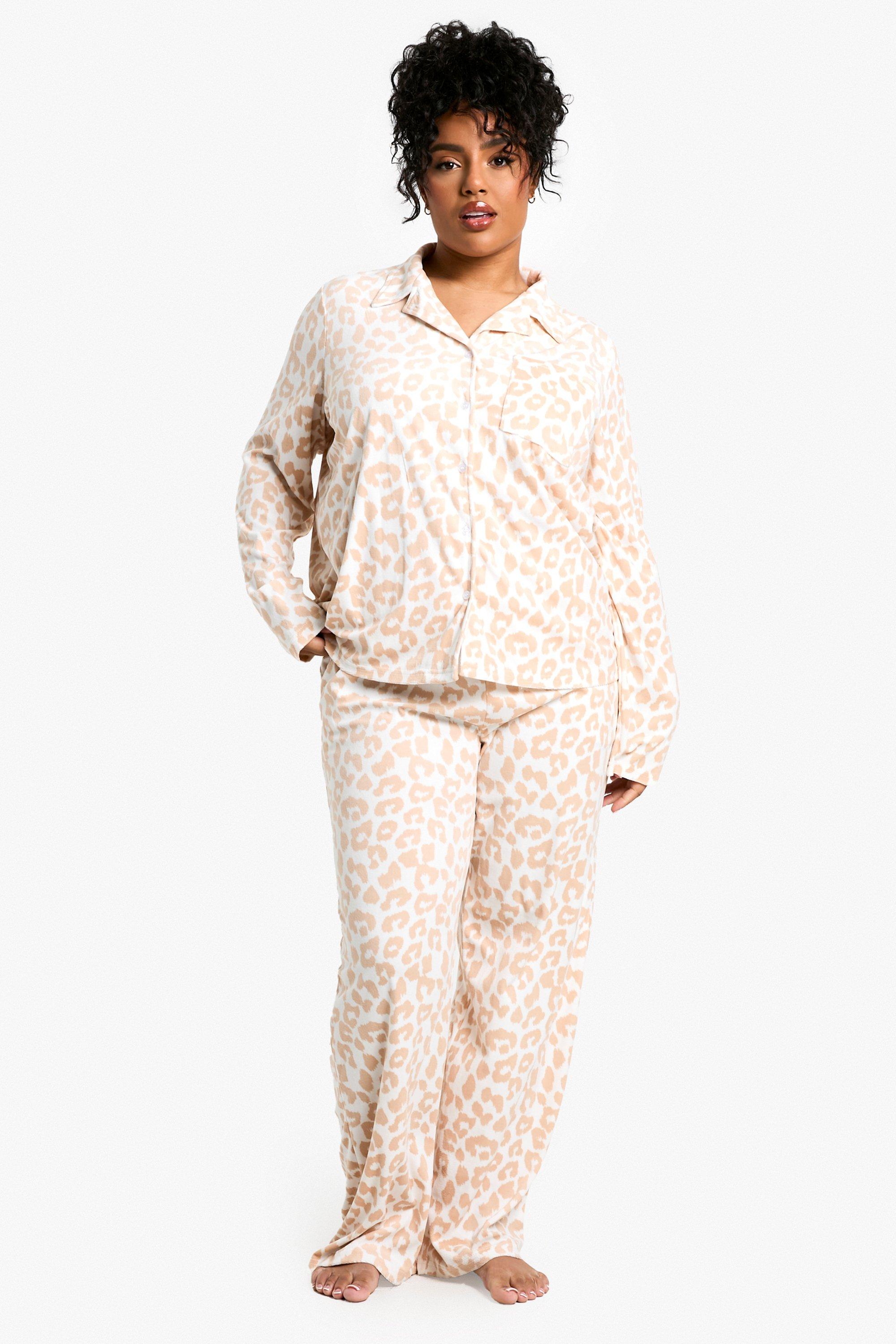 Boohoo Women s Plus Tonal Leopard Fleece Pyjama Set Cream