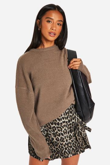 Petite Zachte Gebreide Long Line Trui Met Crewneck taupe