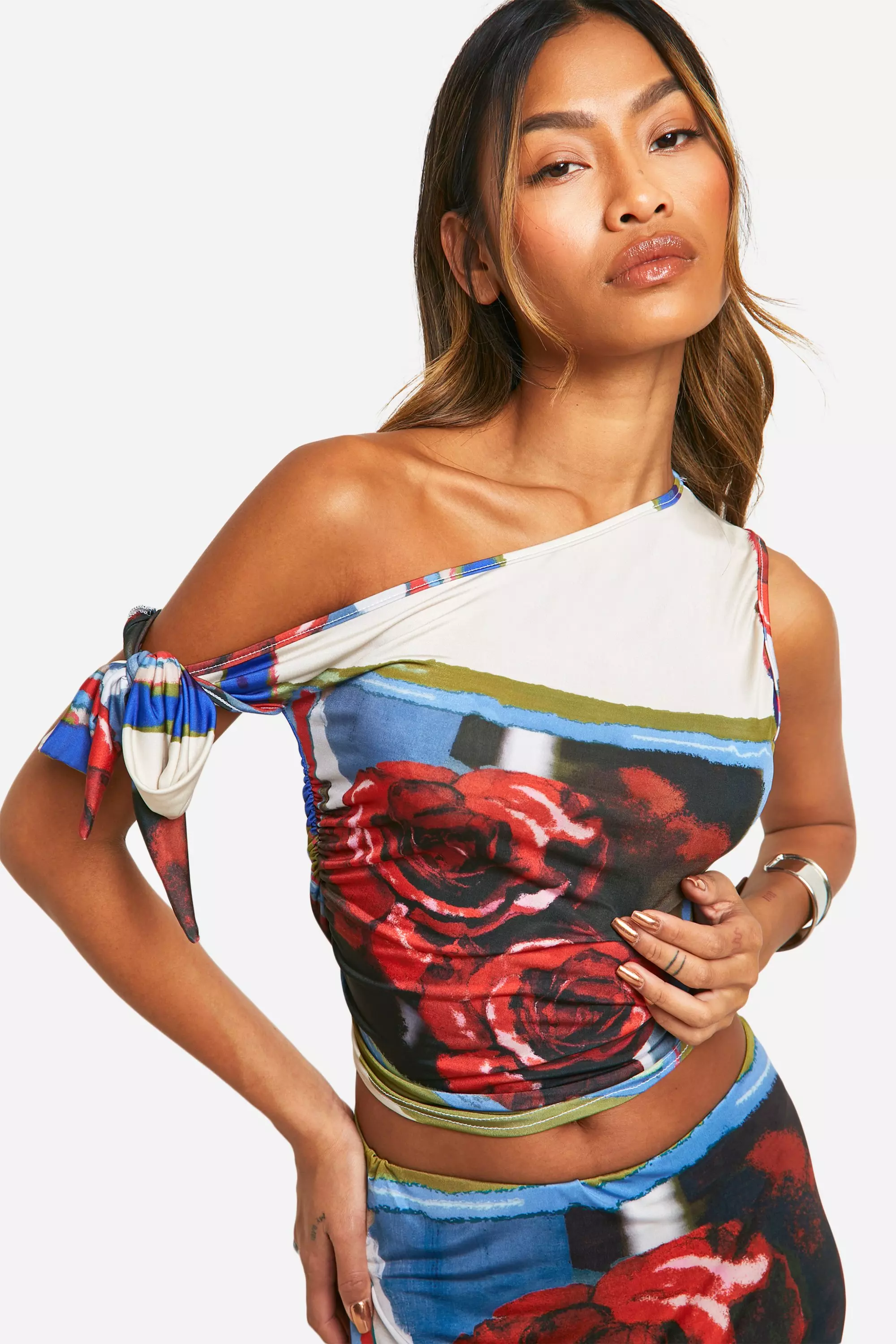 Red Tie Side Floral Postcard Top صورة بديلة