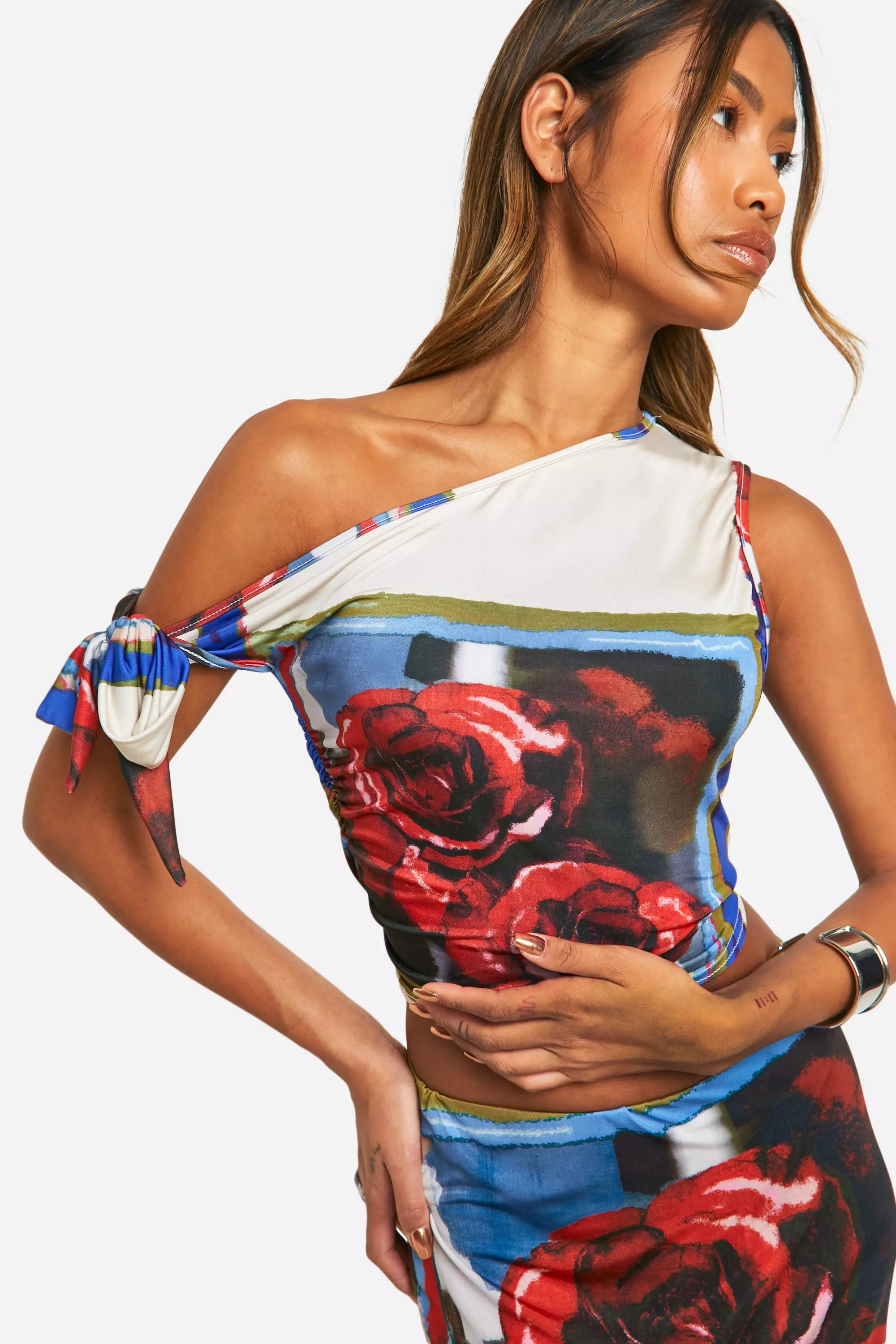 Red Tie Side Floral Postcard Top صورة بديلة