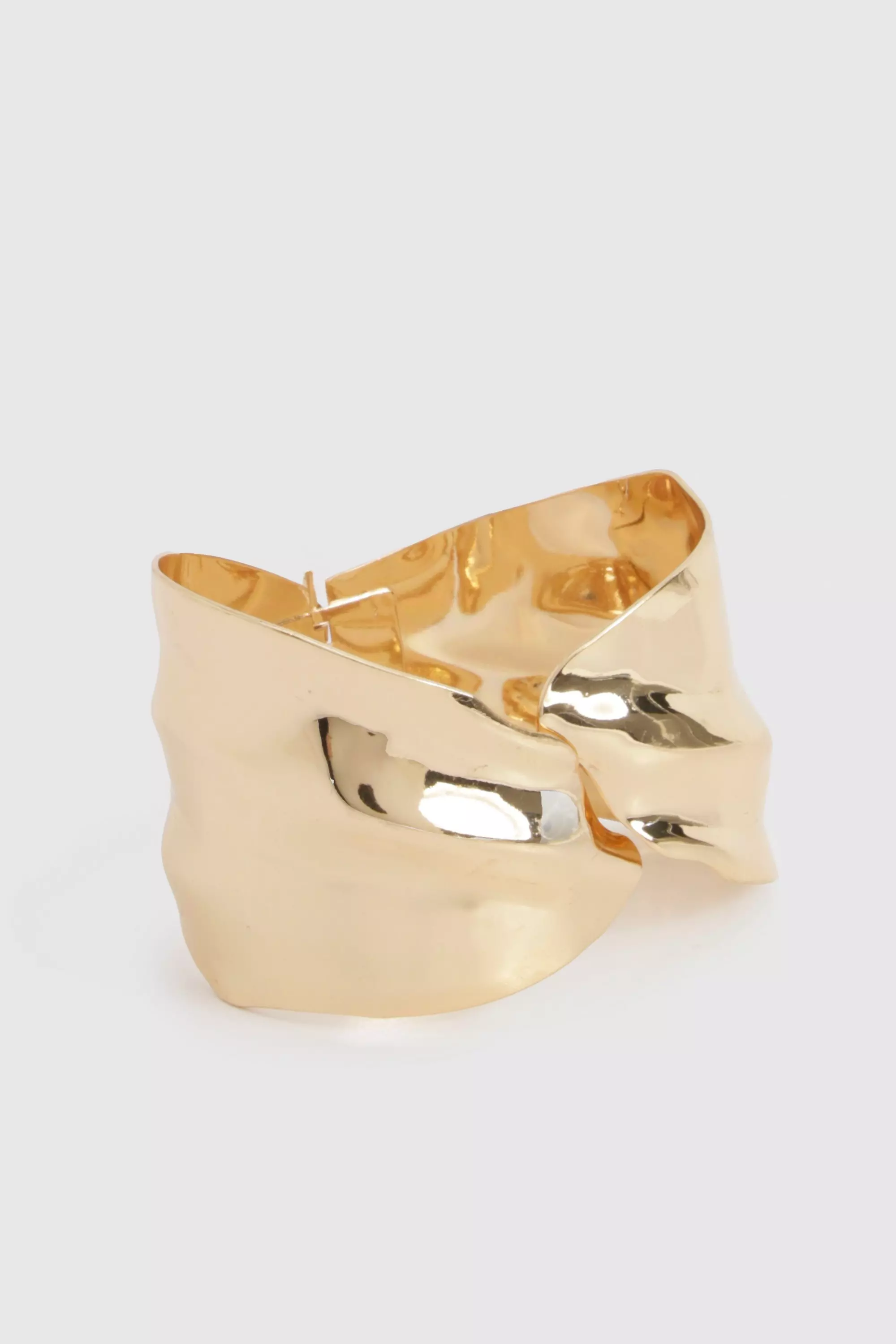 Chunky Hammered Gold Bangle  صورة بديلة