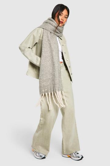 Oversized Herringbone Fringe Scarf grey