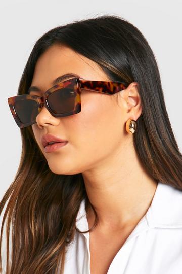 Tortoise Shell Cat Eye Sunglasses brown