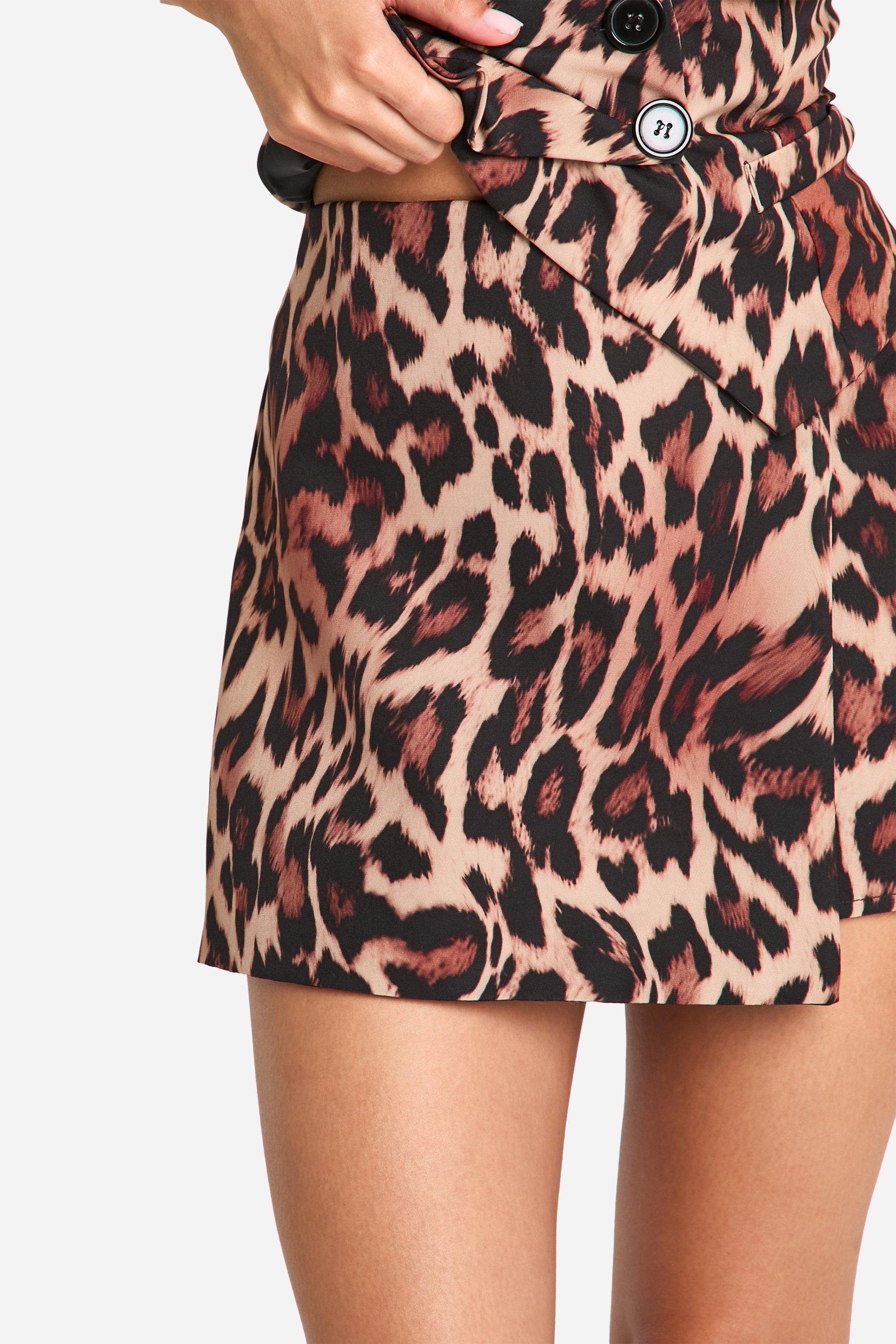 Boohoo Women s Leopard Print Wrap Front Skort Black Mini skirts