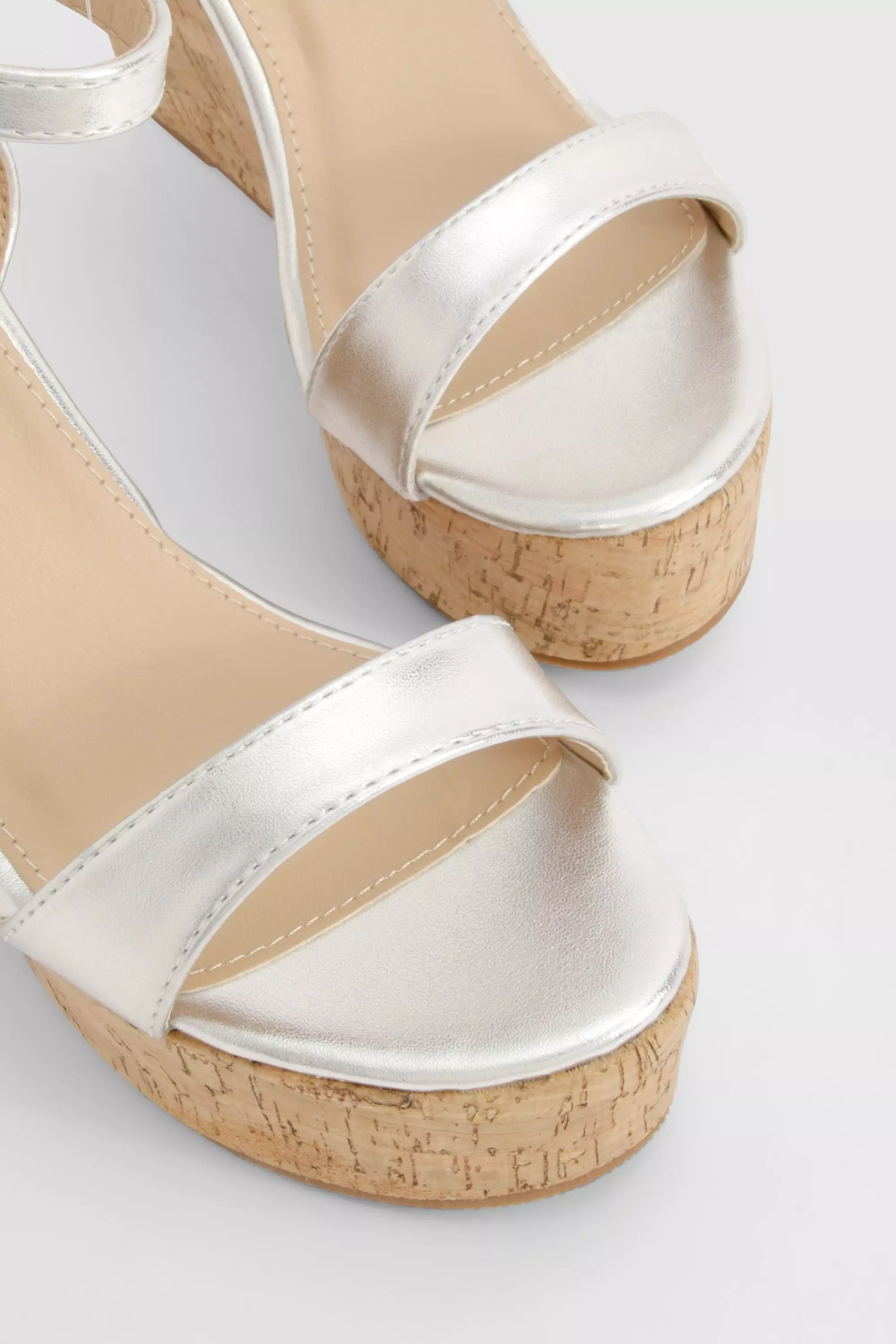 Silver Metallic Cork Sole Wedges صورة بديلة