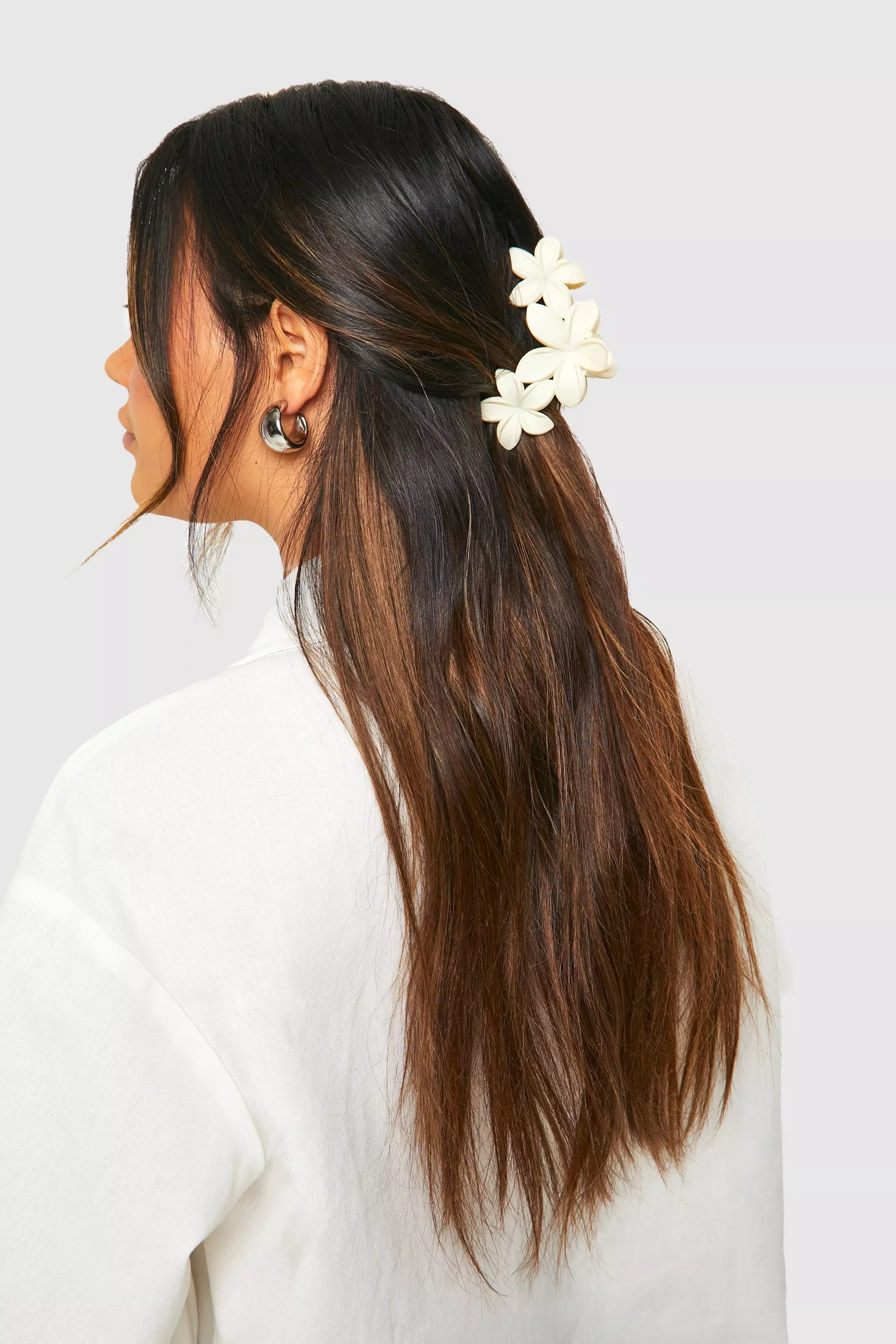 Cream Triple Flower Claw Clip  alternative image
