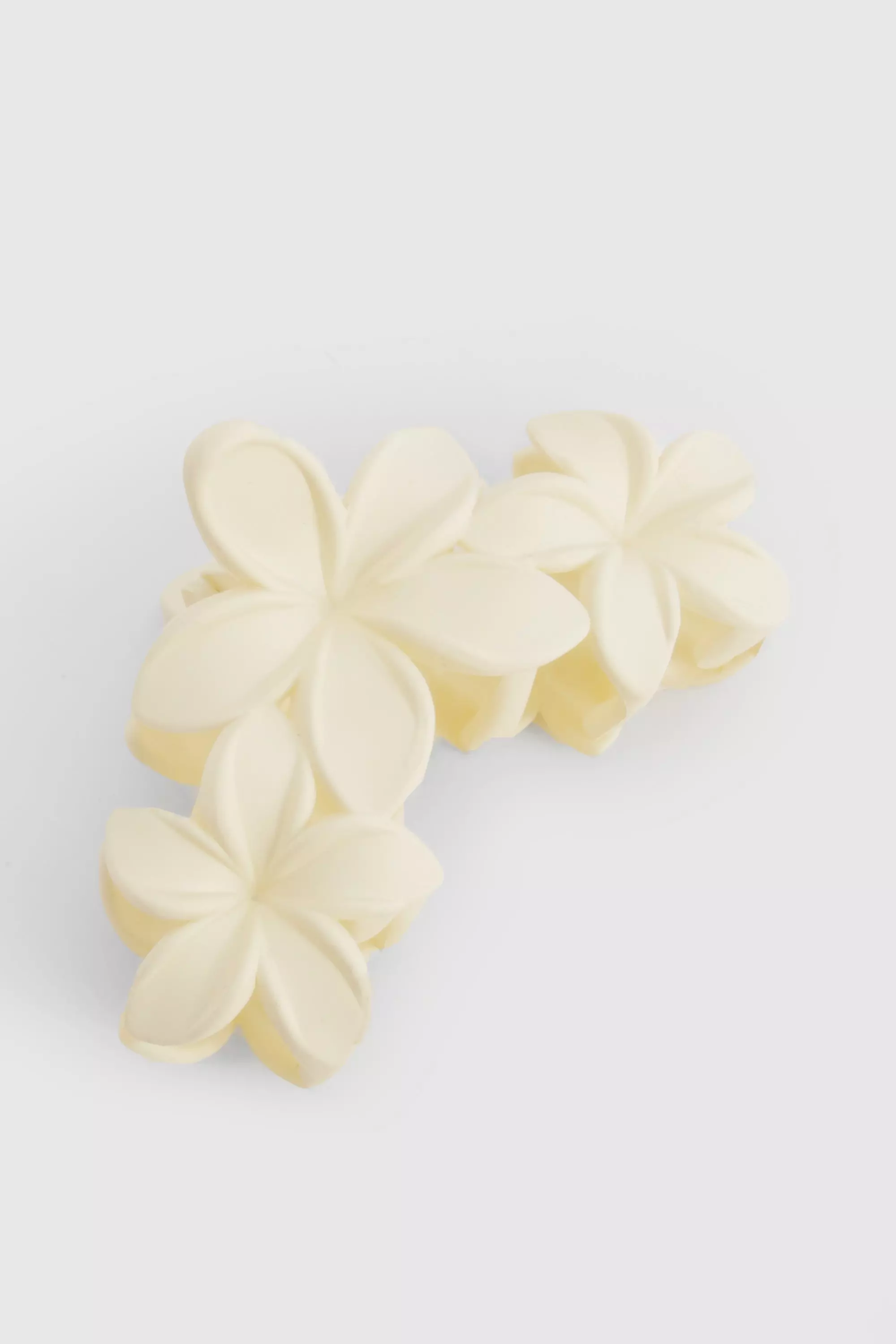 Cream Triple Flower Claw Clip  alternative image