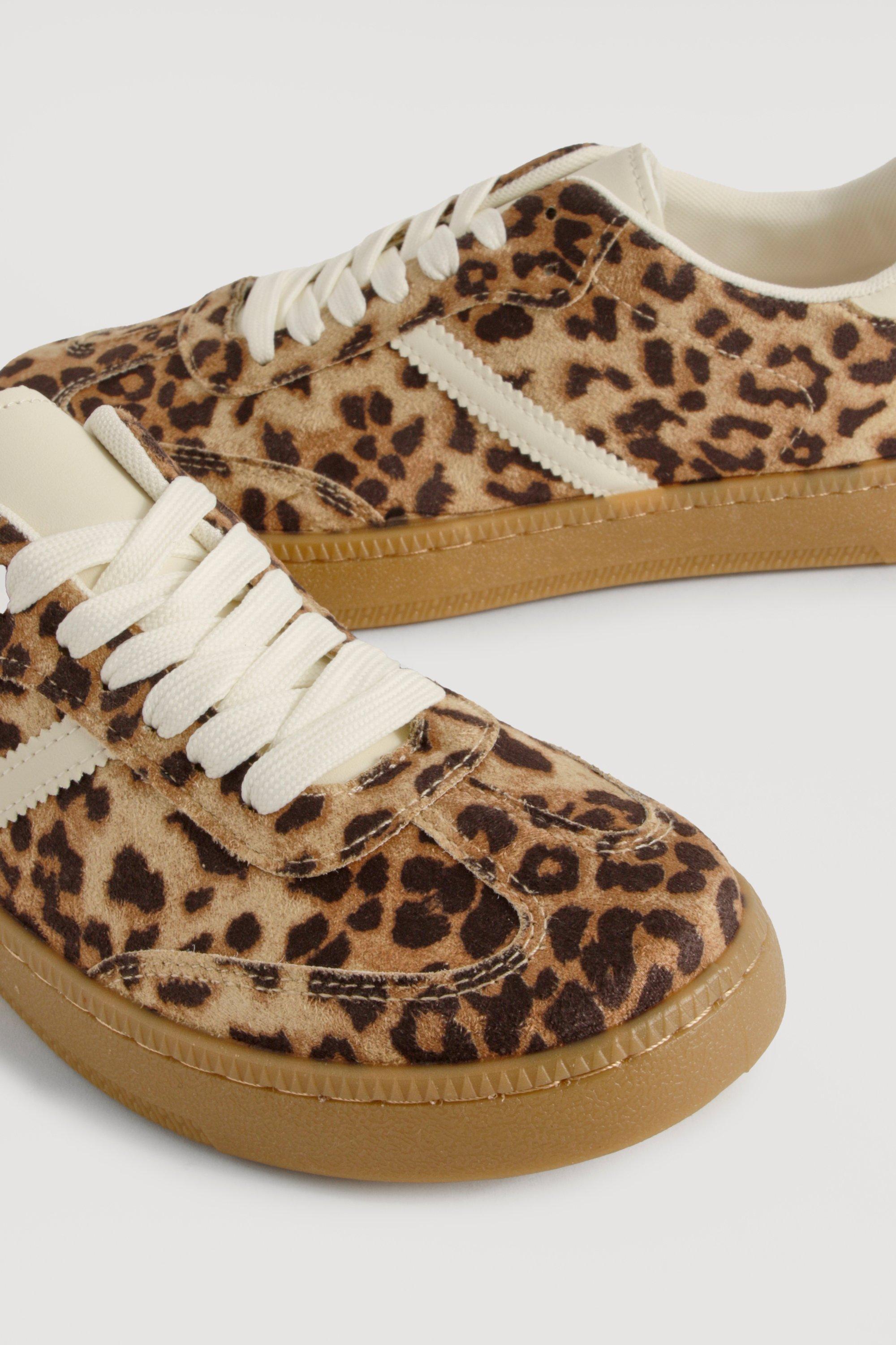 Scarpe da ginnastica leopardate con suola in gomma e lacci