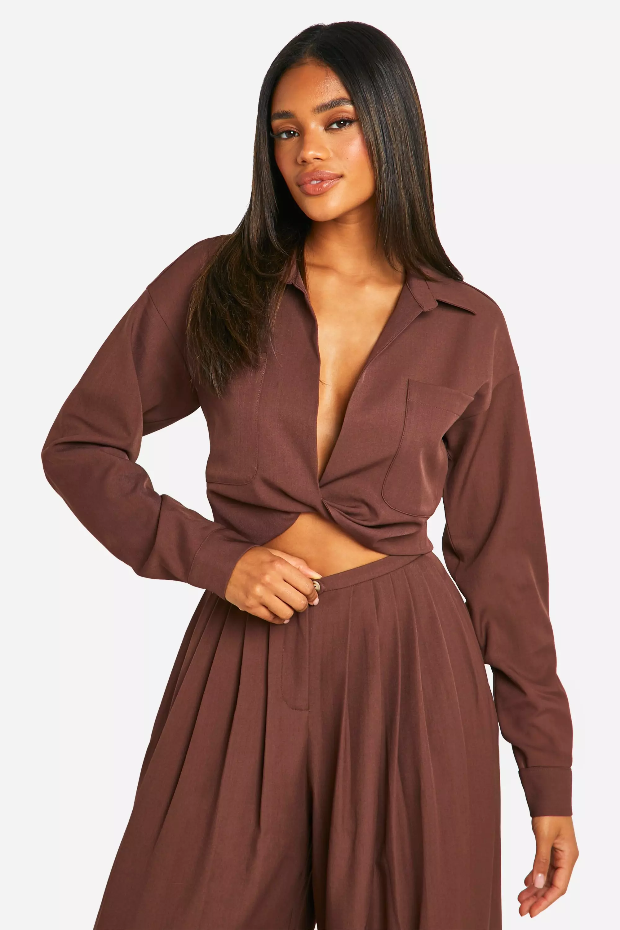 Chocolate Woven Relaxed Fit Twist Front Shirt صورة بديلة