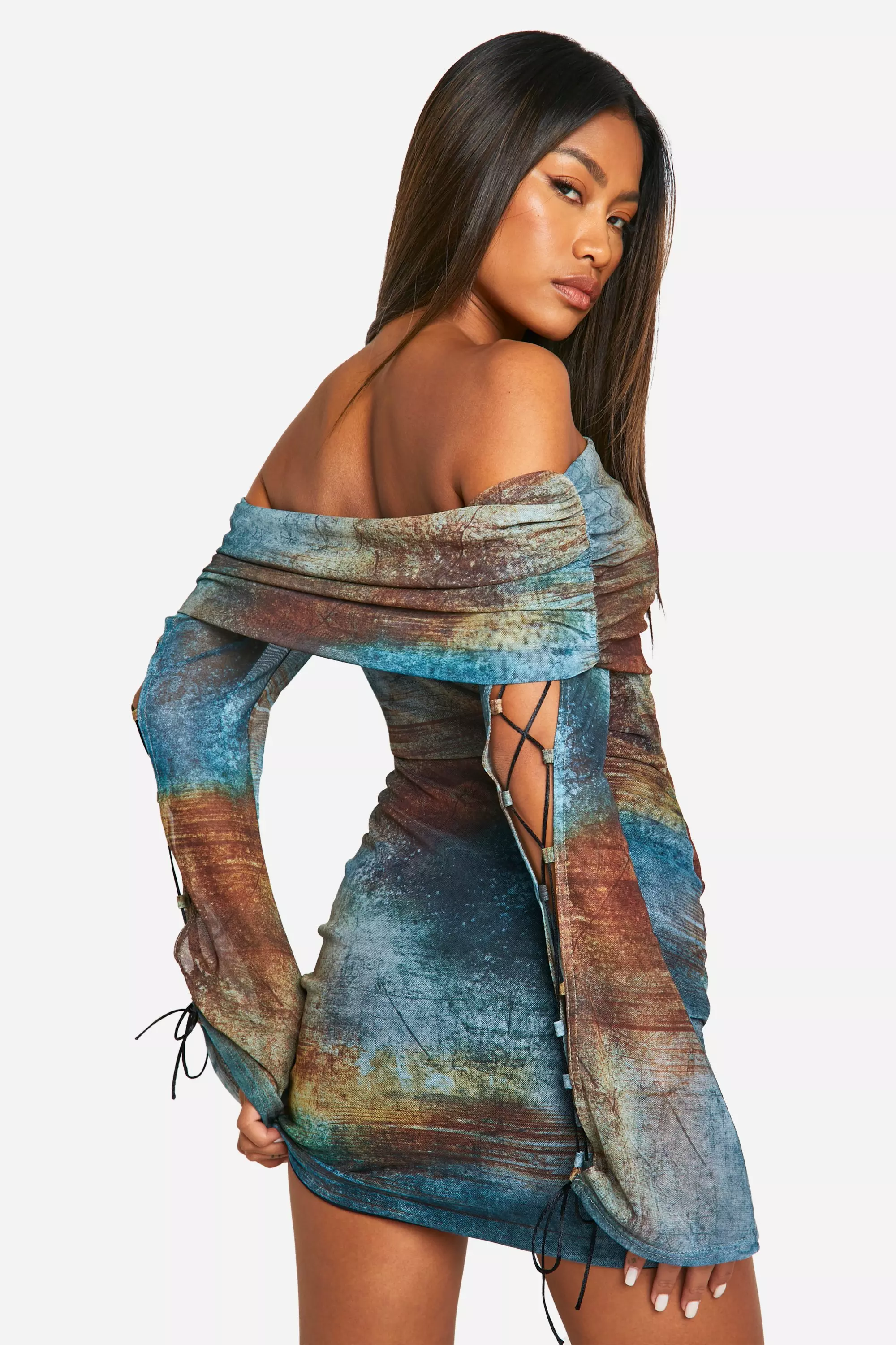 Green Printed Mesh Lace Up Detail Flare Sleeve Mini Dress صورة بديلة