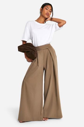 Relaxed Pleat Wide Leg Trouser taupe