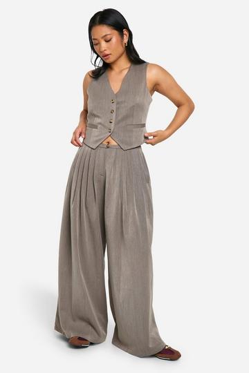 Petite Extreme Wide Leg Pleated Trouser grey