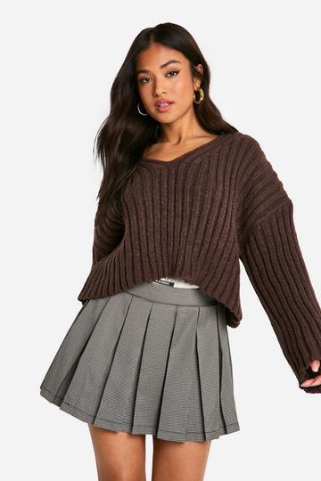 Petite Ribbed V Neck Cropped Knitted Sweater chocolate