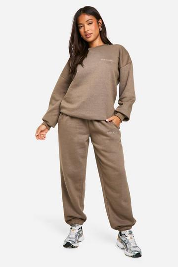 Petite Dsgn Studio Embroided Tracksuit taupe