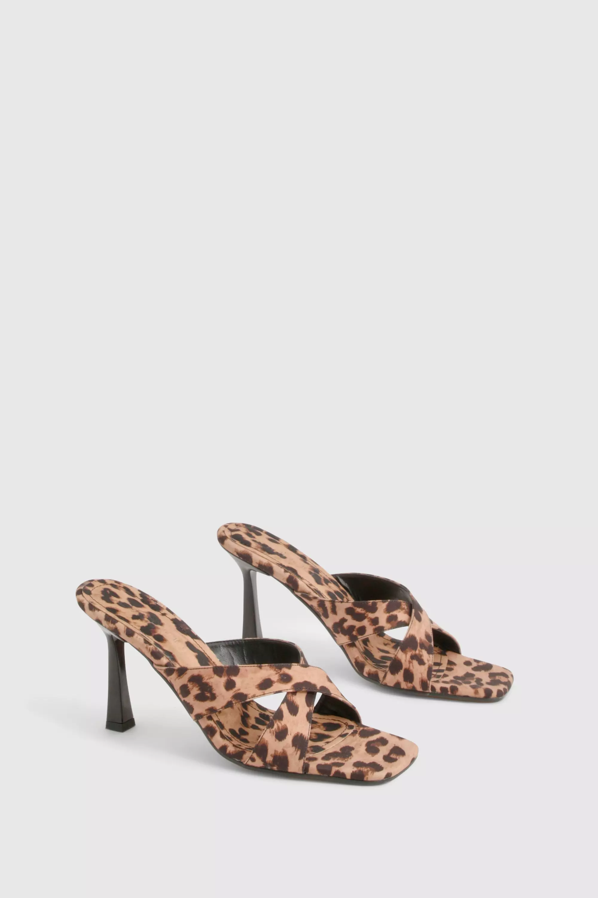 Leopard Crossover Heeled Mules صورة بديلة