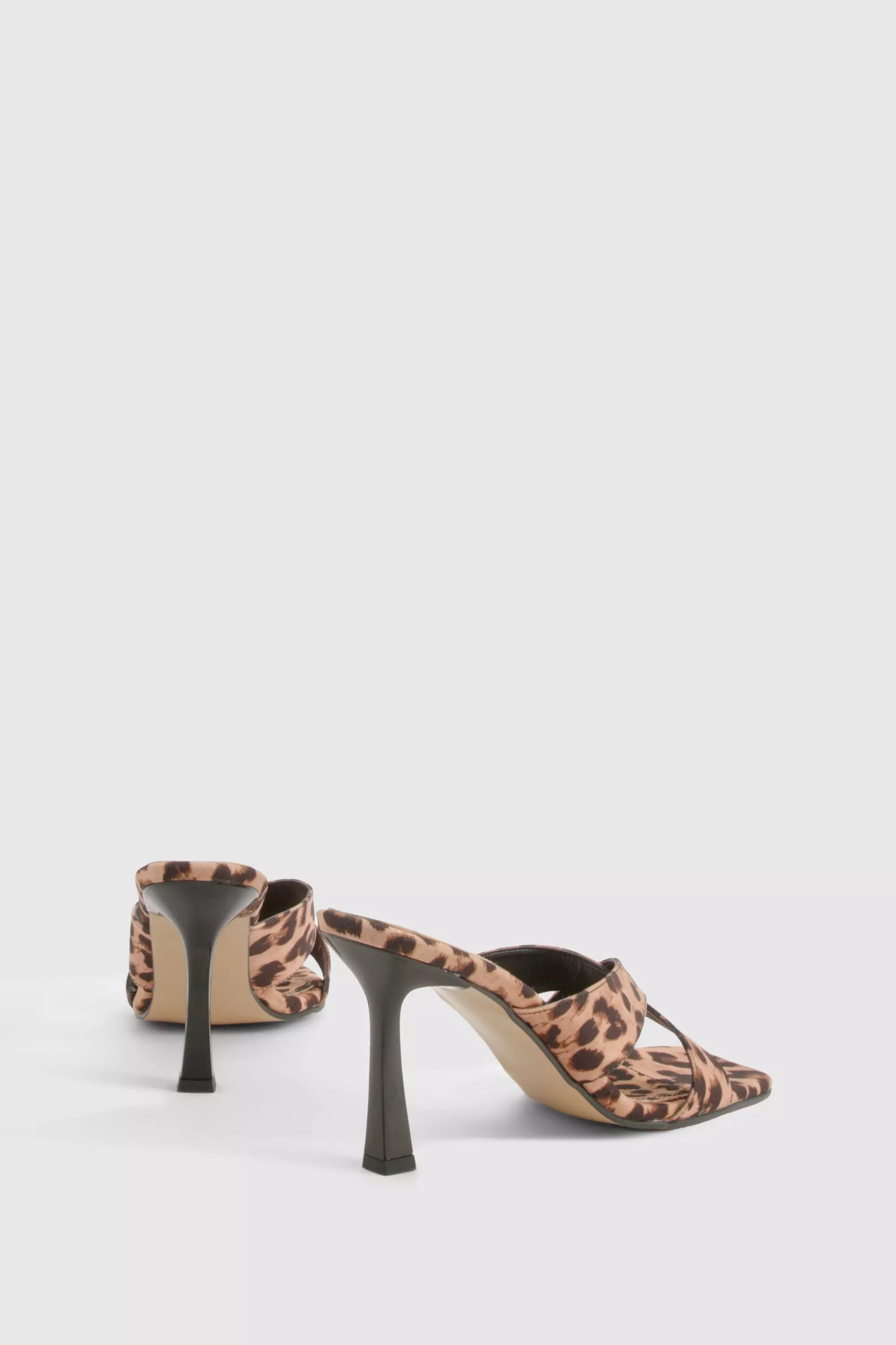 Leopard Crossover Heeled Mules صورة بديلة