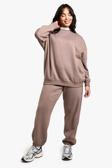 Plus Dsgn Studio Embroidered Cuffed Oversized Jogger mocha