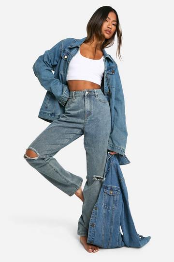 Boohoo Basics High Waisted Ripped Knee Straight Leg Jeans in Washed Blue washed blue