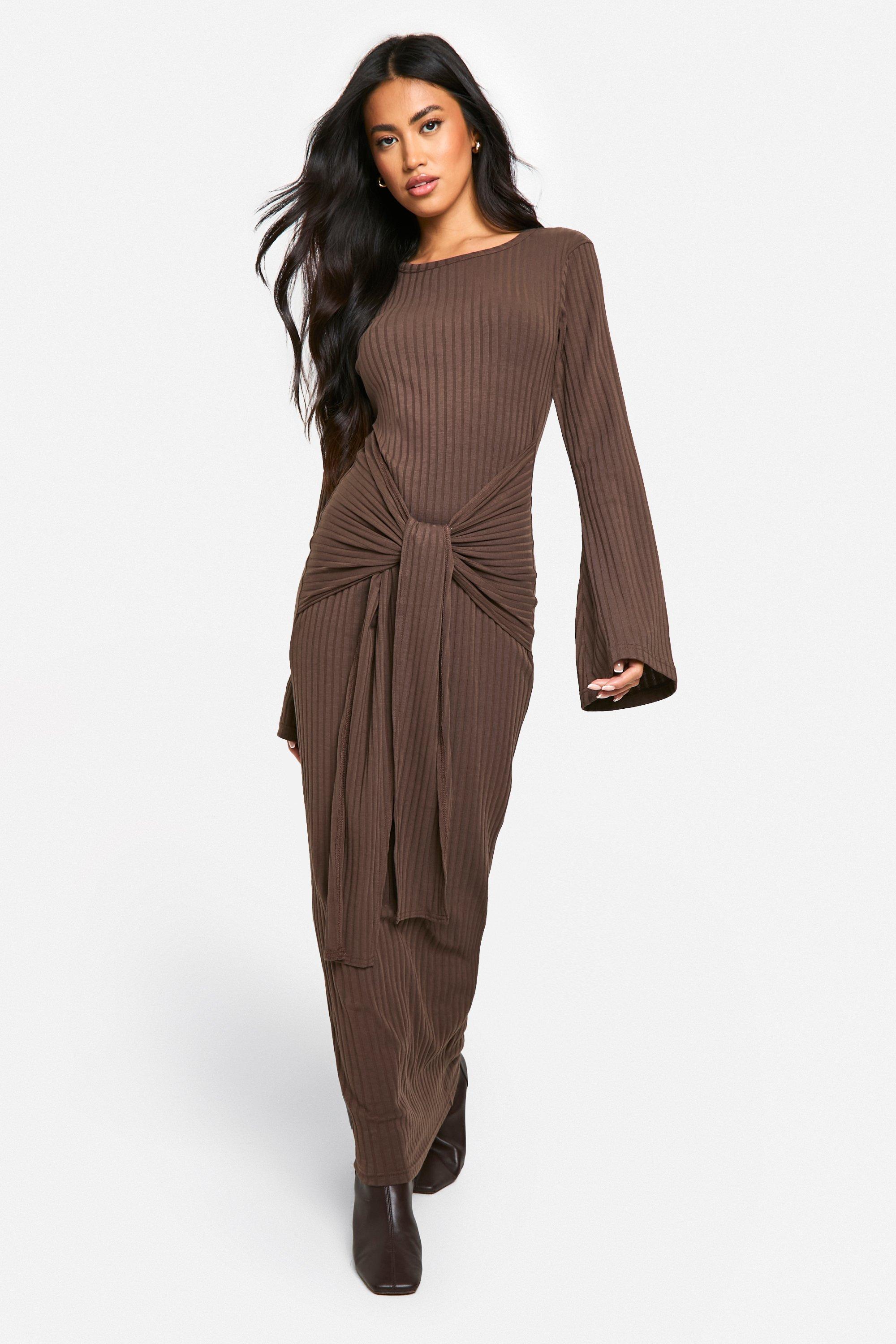 Vestito maxi a coste ampie con laccetti e ruches