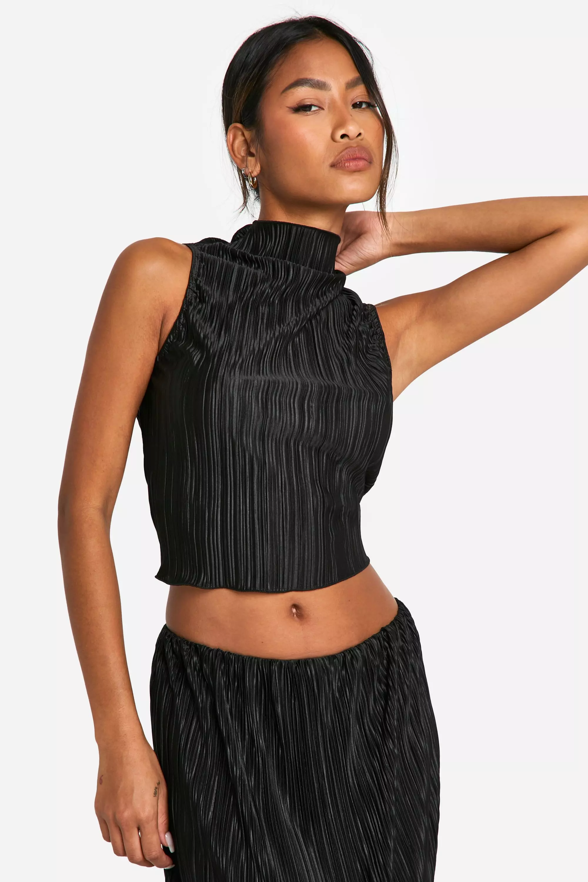 Black Sleeveless Plisse High Neck Tank Top صورة بديلة
