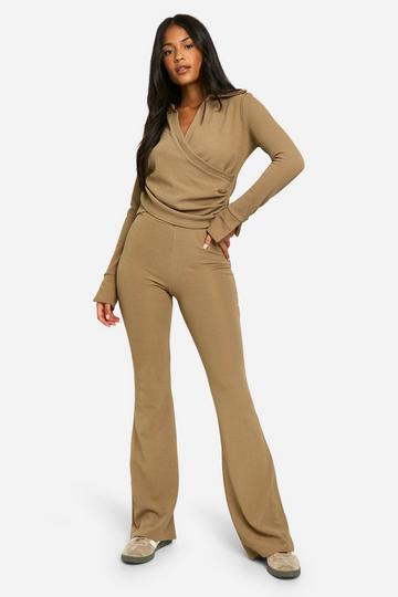 Tall Gekreukelde Wikkeltop En Flared Broek Set mocha