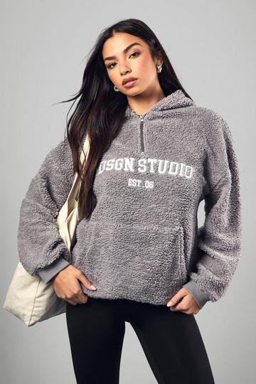 DSGN STUDIO EMBROIDERED BORG HALF ZIP HOODIE grey