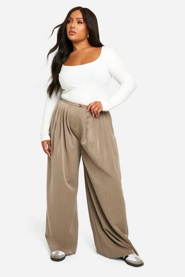 Plus Extreme Wide Leg Pleated Trouser taupe