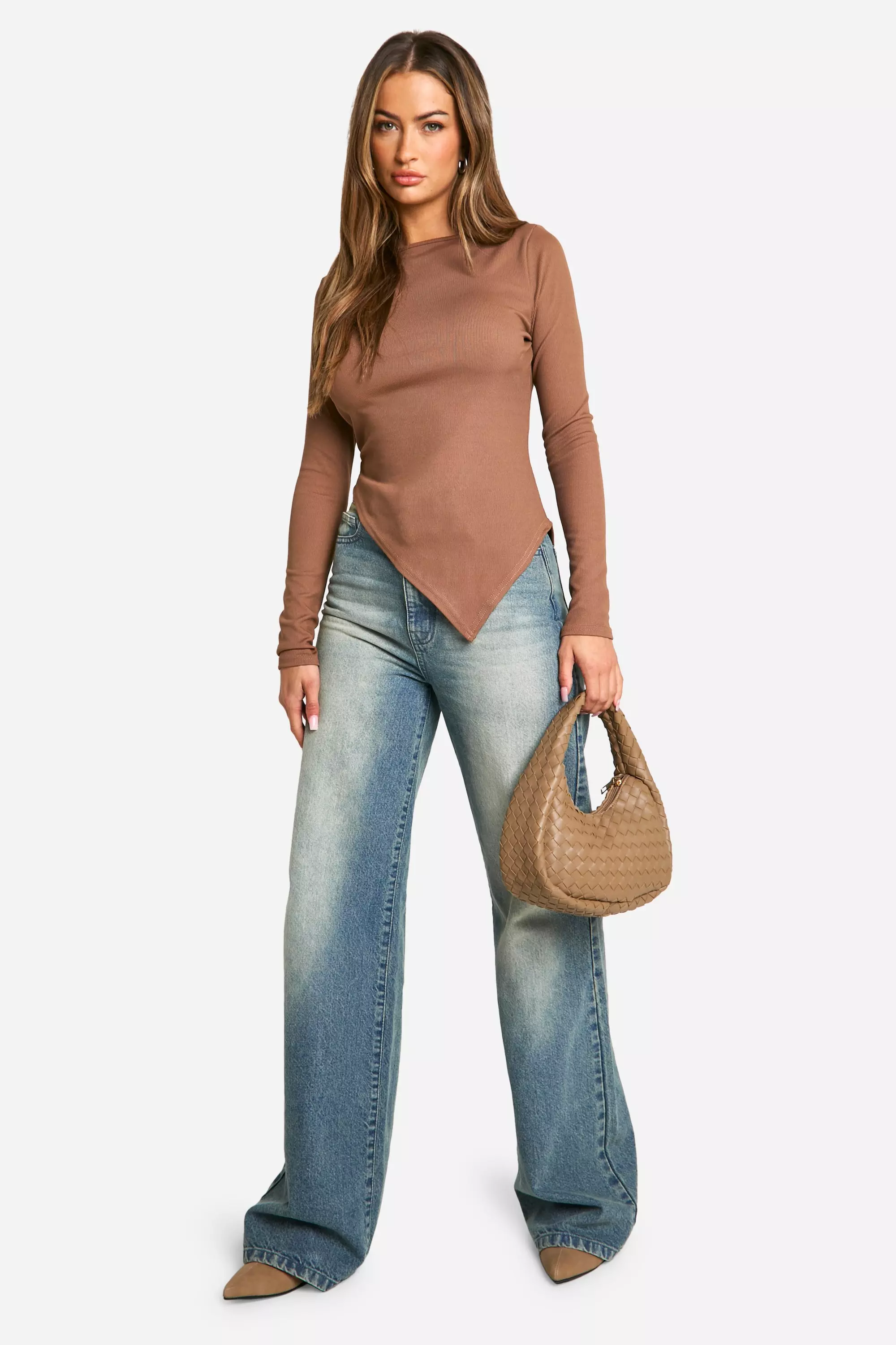 Chocolate Rib Slash Neck Asyy Hem Top صورة بديلة