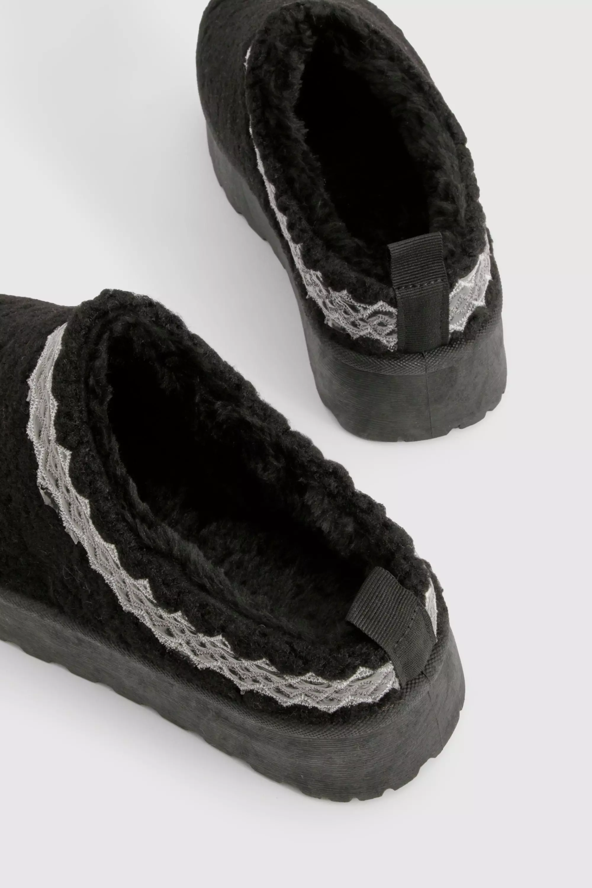 Black Borg Embroidered Detail Cosy Mules  صورة بديلة