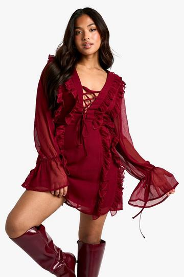 Petite Loshangende Gekreukelde Chiffon Jurk Met Ruches burgundy