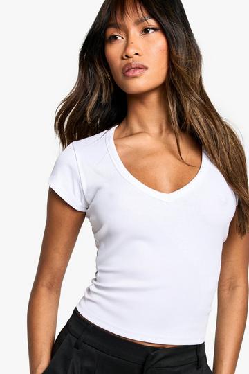 White Boohoo Basics V Neck Fitted Crop Top