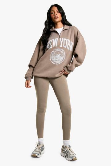 Tall New York Trainingspak Met Korte Rits En Leggings taupe