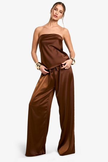 Satijnen Wide Leg Broek Set Met Long Line Bandeau En Taille Met Trektouwtjes chocolate