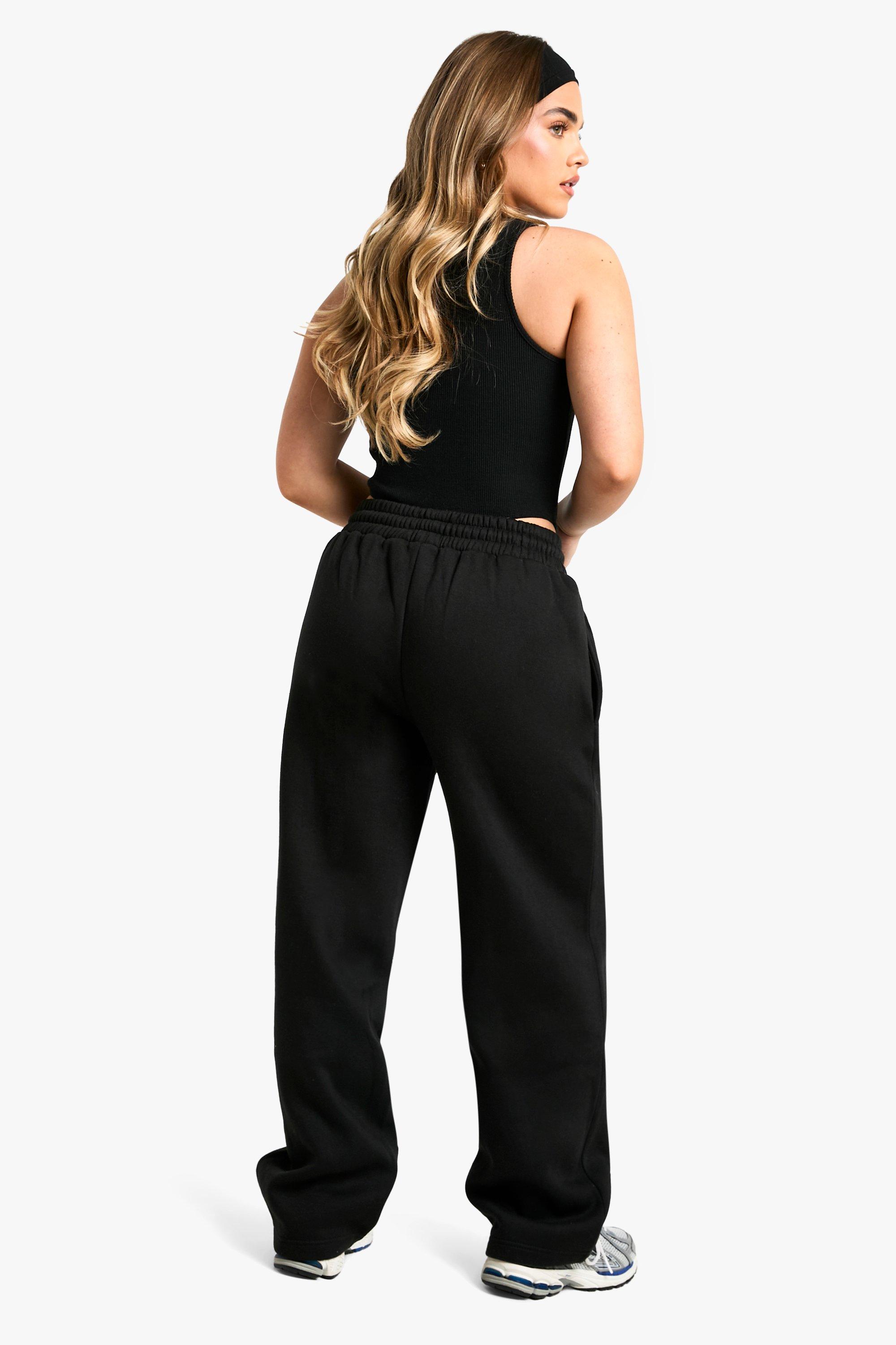 Petite Basic Straight Leg Jogger boohoo NL