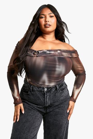 Plus Abstracte Off Shoulder Bodysuit Met Ring Detail brown