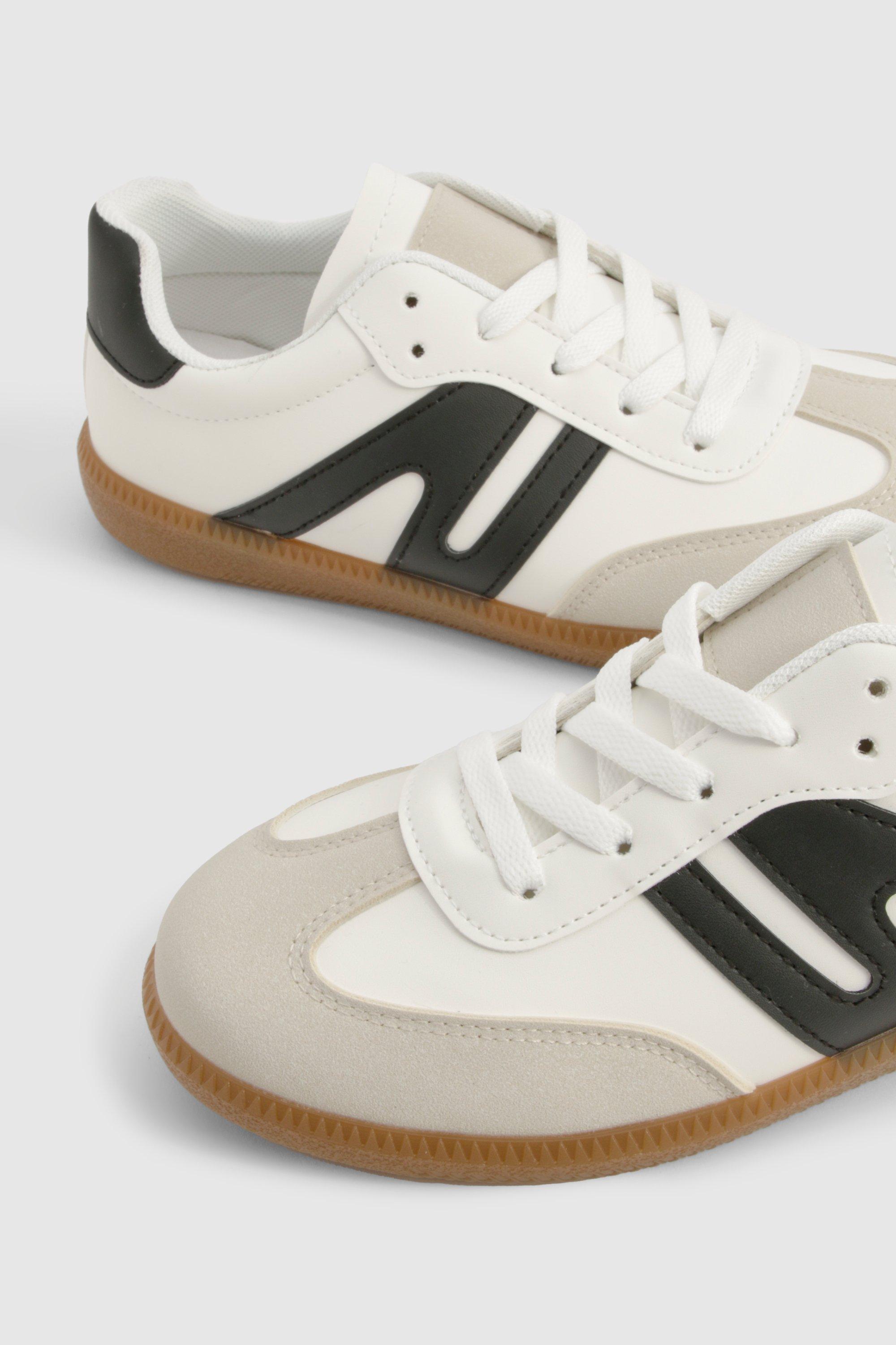 Scarpe da ginnastica a righe con suola in gomma