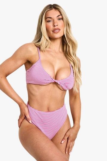 Gestreifter Seersucker-Bikini mit hohem Bund und Twist vorne pink