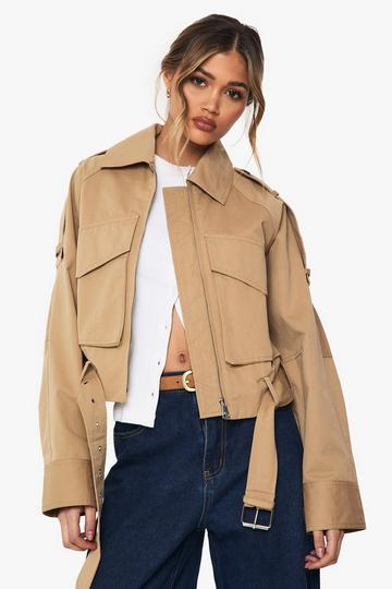 Camel Beige Korte Utility Trenchcoat Met Ceintuur