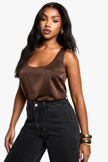 Basic satin scoop neck cami chocolate