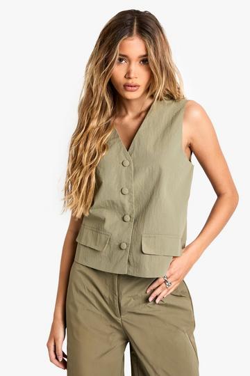 Getailleerde Nylon Gilet Met Knopen olive