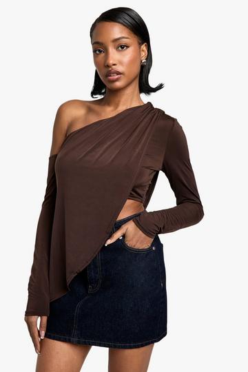 Strakke Off Shoulder Top Met Asymmetrische Zoom chocolate