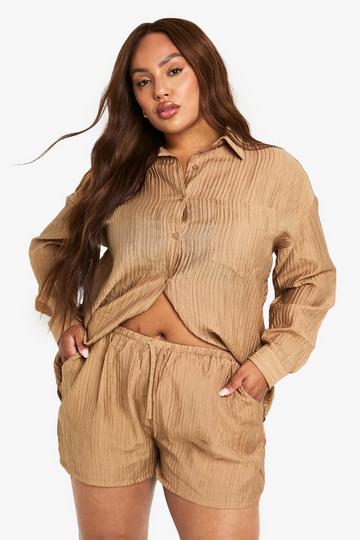 Plus Crinkle Woven Oversized Shorts mocha