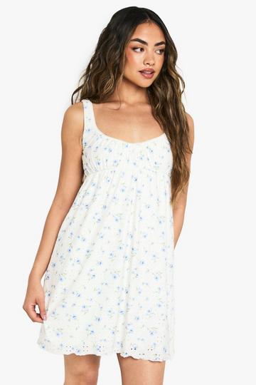 Gesmokte Broderie Bloemenpatroon Jurk Met Vierkante Hals ivory