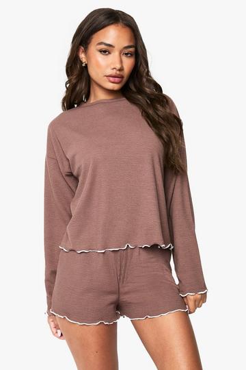 Ribbade shorts och topp med rullfåll mocha