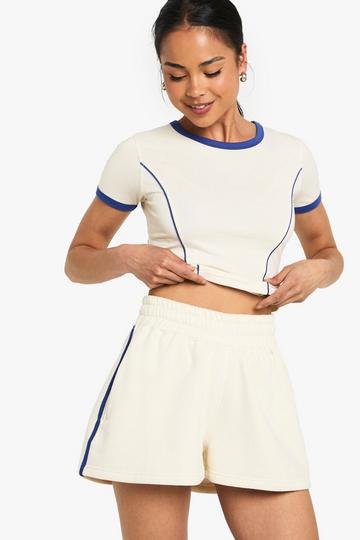 Trainingspak Met T-Shirt Met Biezen En Shorts ecru