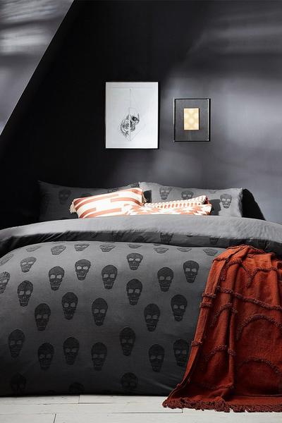 The Linen Yard Charcoal Skulls Tufted 100% Cotton Duvet Cover Set