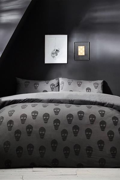 The Linen Yard Charcoal Skulls Tufted 100% Cotton Duvet Cover Set