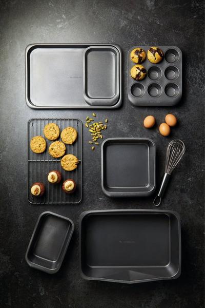 MasterClass Black Smart Space Seven-Piece Stacking Non-Stick Baking & Roasting Set