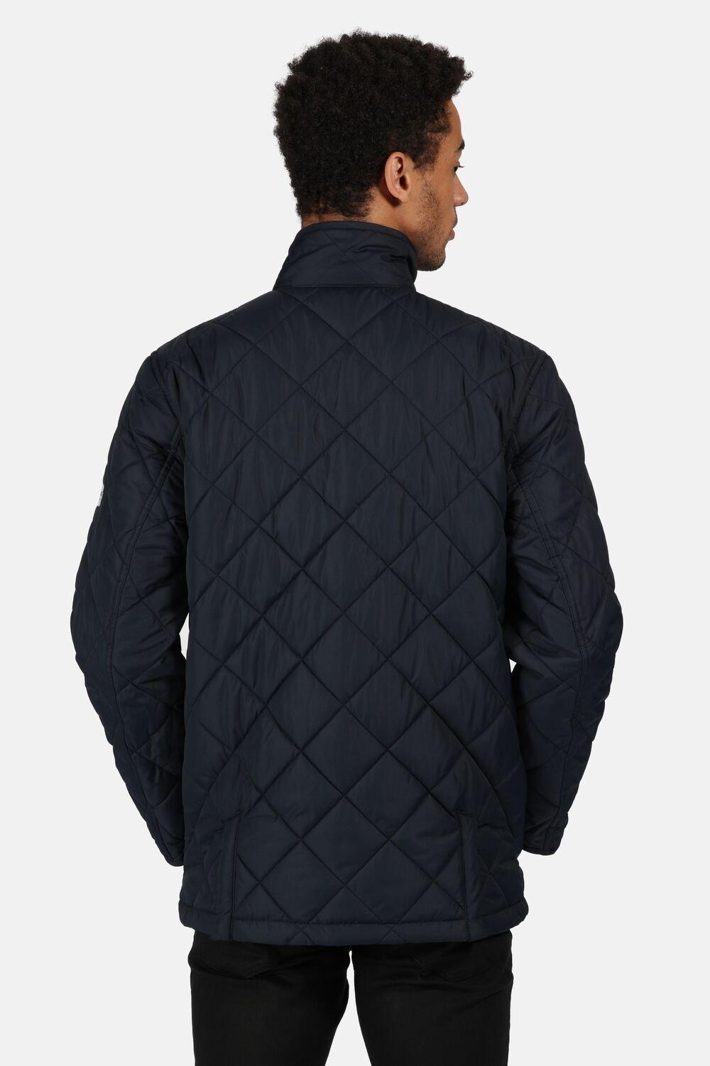 Regatta Men/'s Locke Water Repellent Insulated Dual Entry Pockets Quilted Equestrian Friendly Jacket With Back Vents Jacket